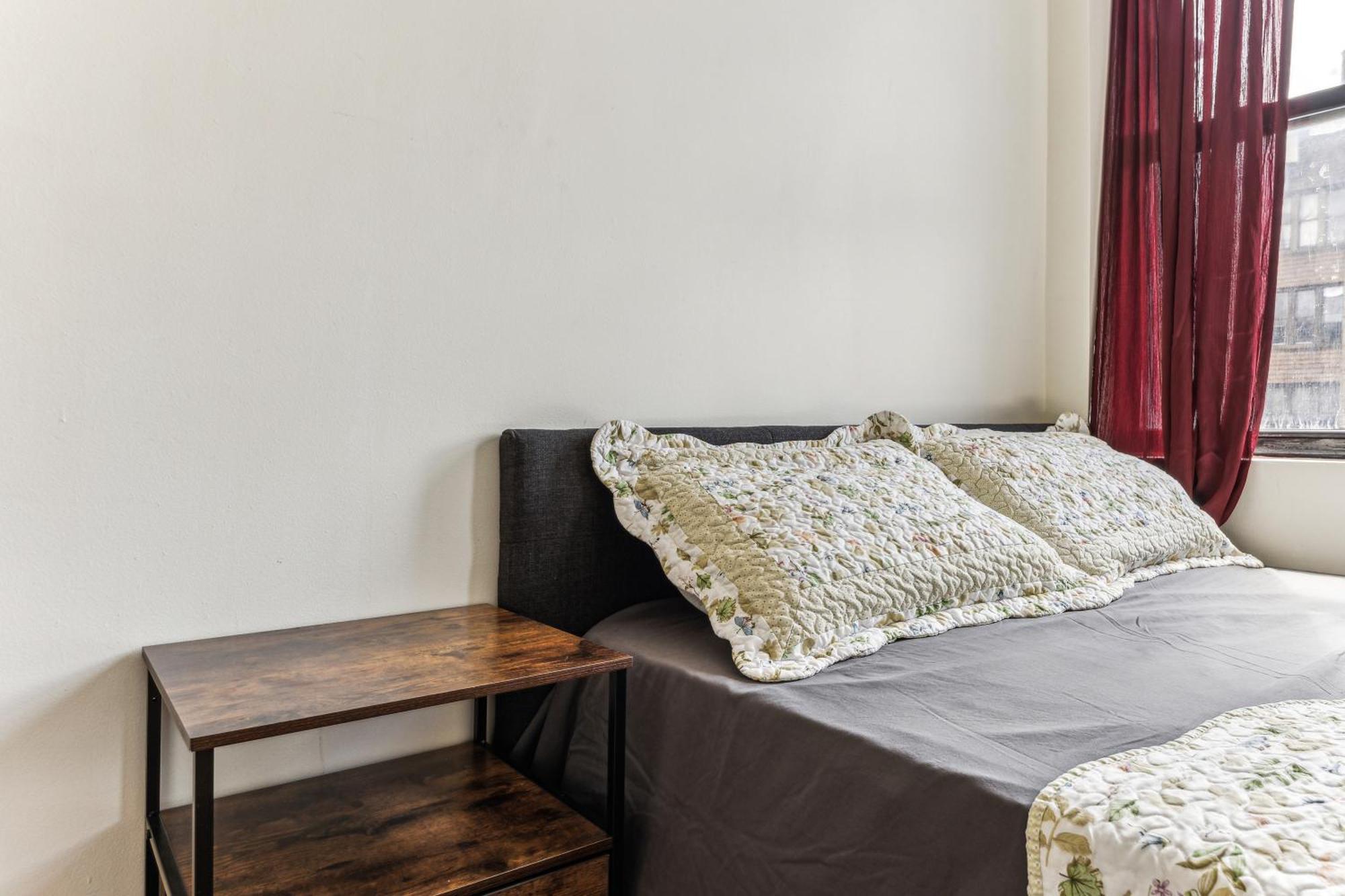 Empire Blvd Guest House Нью-Йорк Экстерьер фото